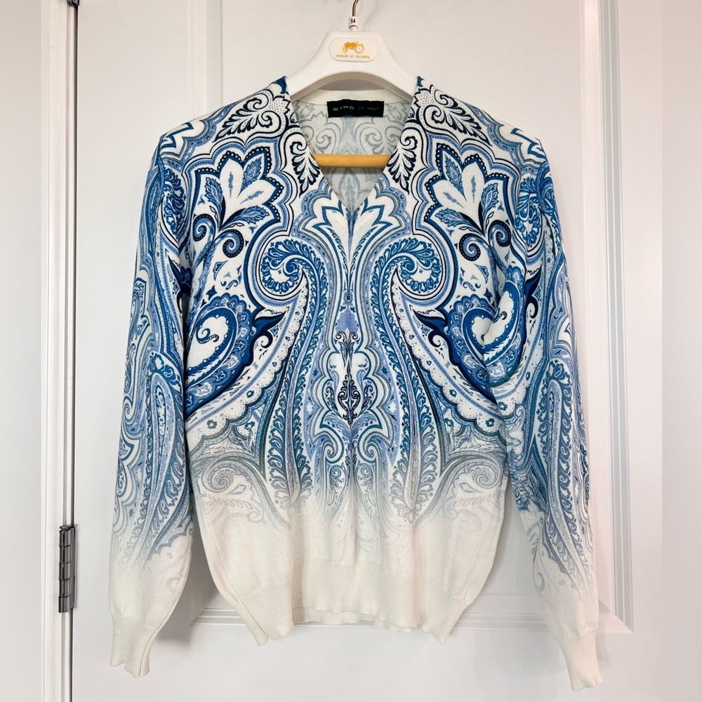 Etro, men’s paisley blue print, vneck sweater, size M
